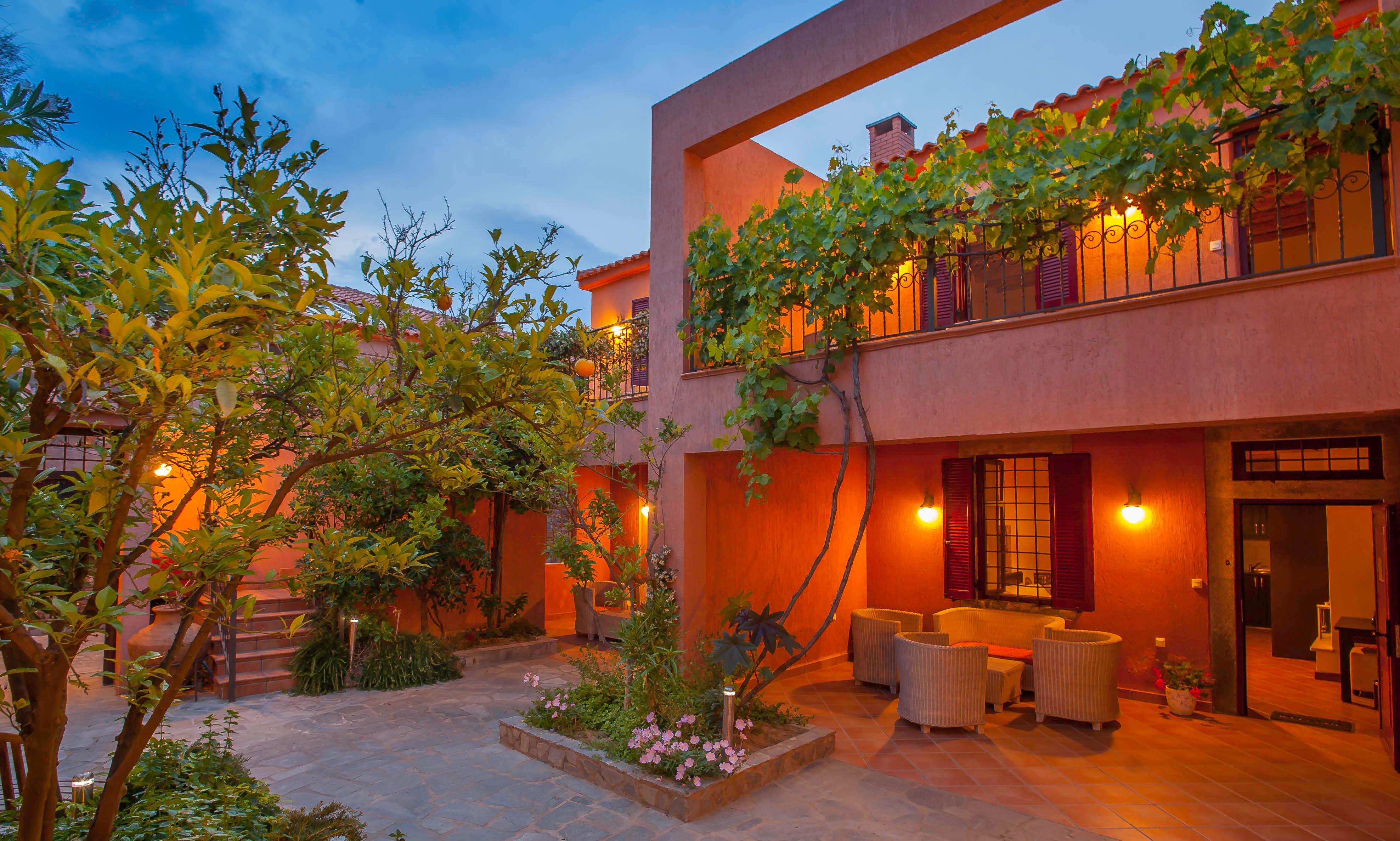 Village Boutique 5* Város