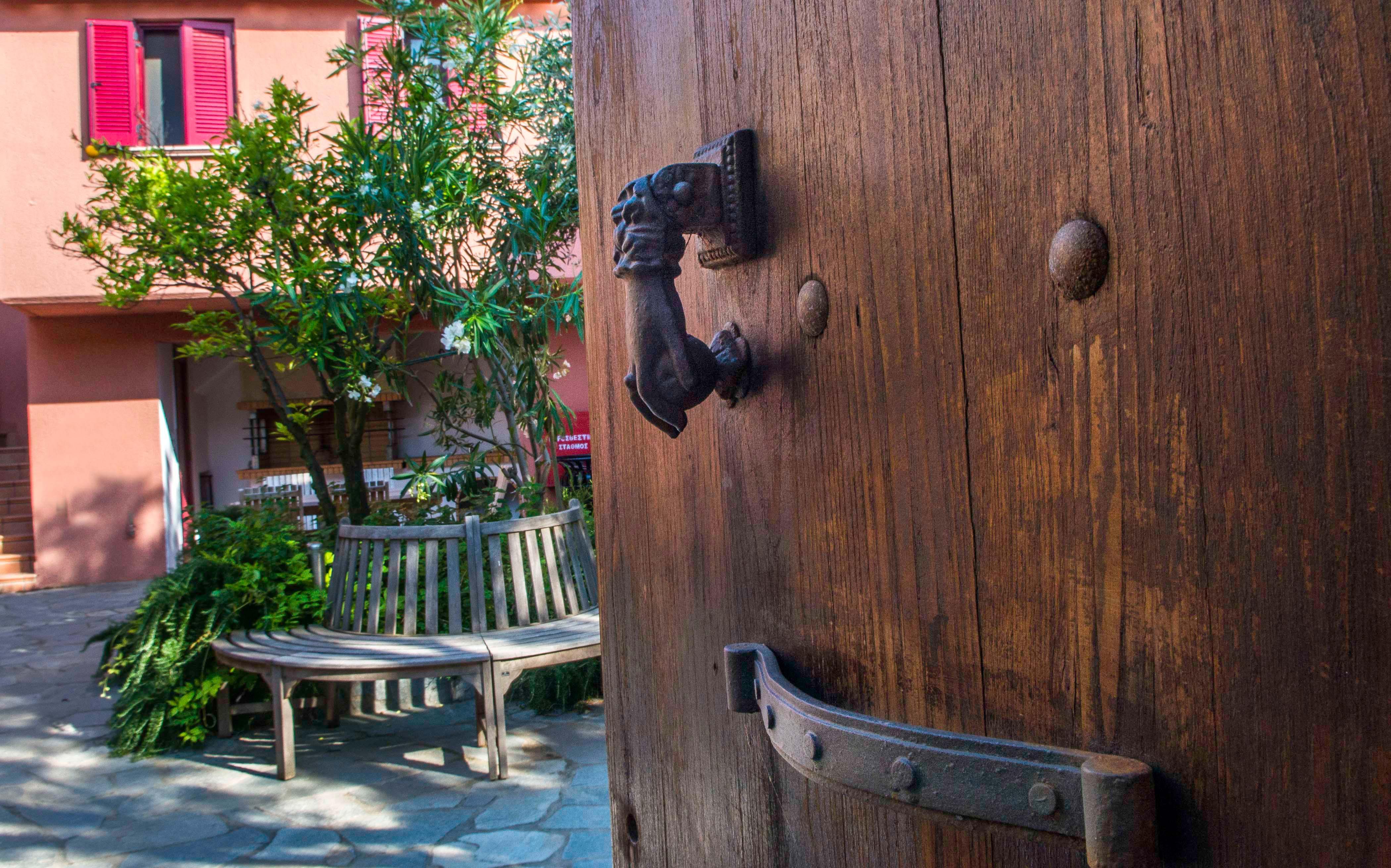 Village Boutique Hotel Város