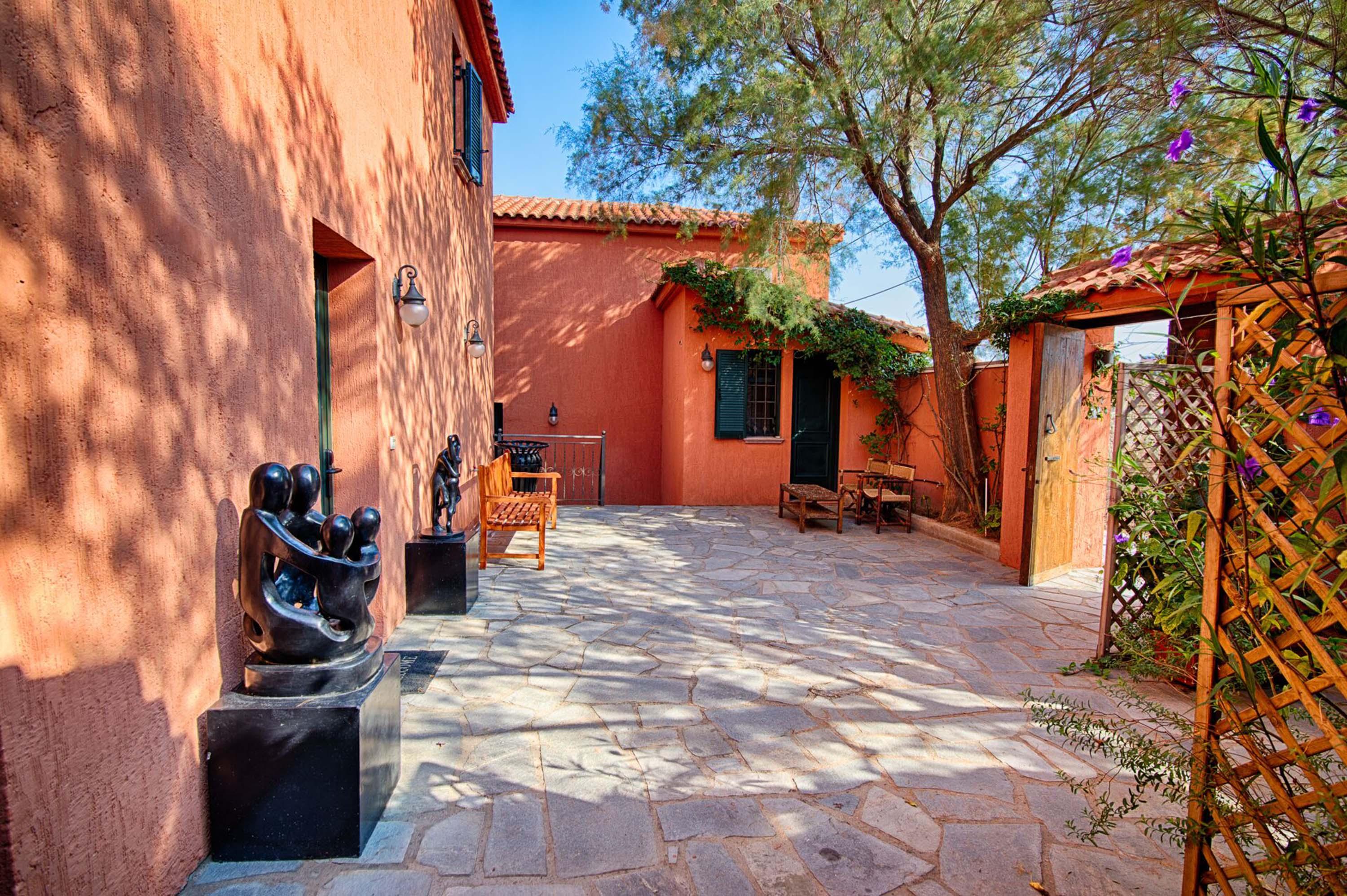 Village Boutique 5* Város